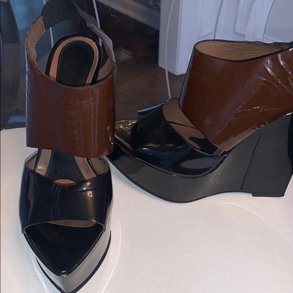 Women’s shoes